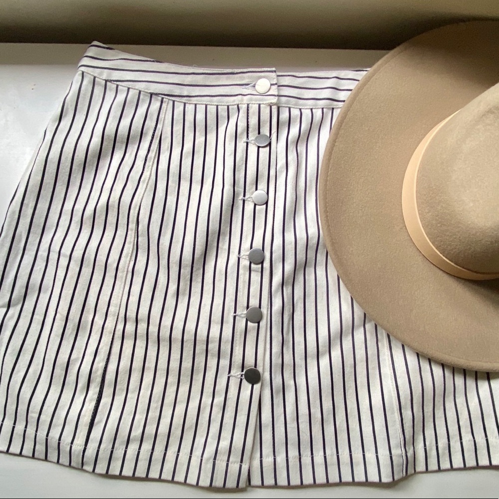 NWOT large Carly Jean Los Angeles skirt